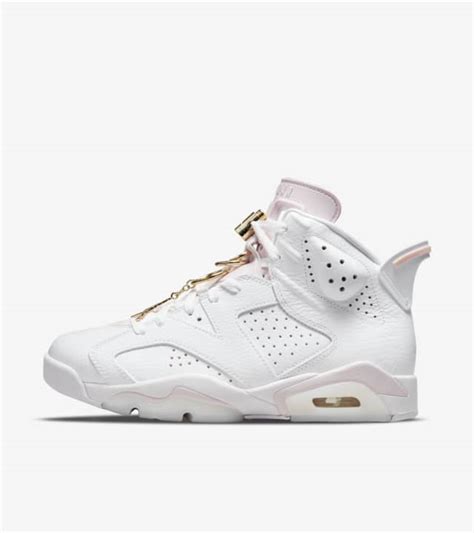 gouden sneakers nike dames|Air Jordan 6 'Gold Hoops' voor dames — releasedatum .